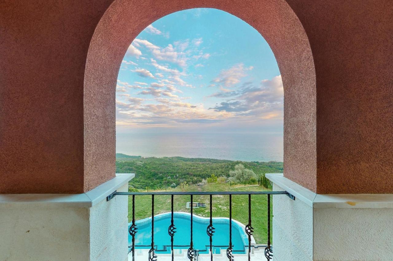 Lighthouse Luxe Estate & Balcic